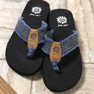 Yellow box sandals size 5 1/2